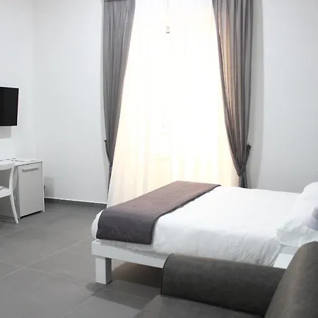 Opera Home Suits Aparthotel Neapel